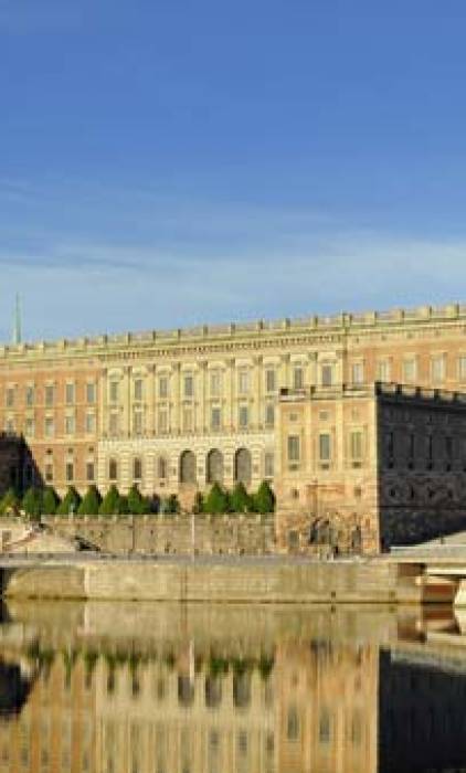 royal-palace-reflection-500